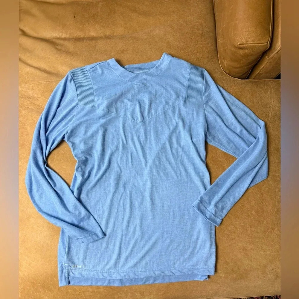 Men’s Used Nike Long Sleeve Size Medium Signs Of Wear